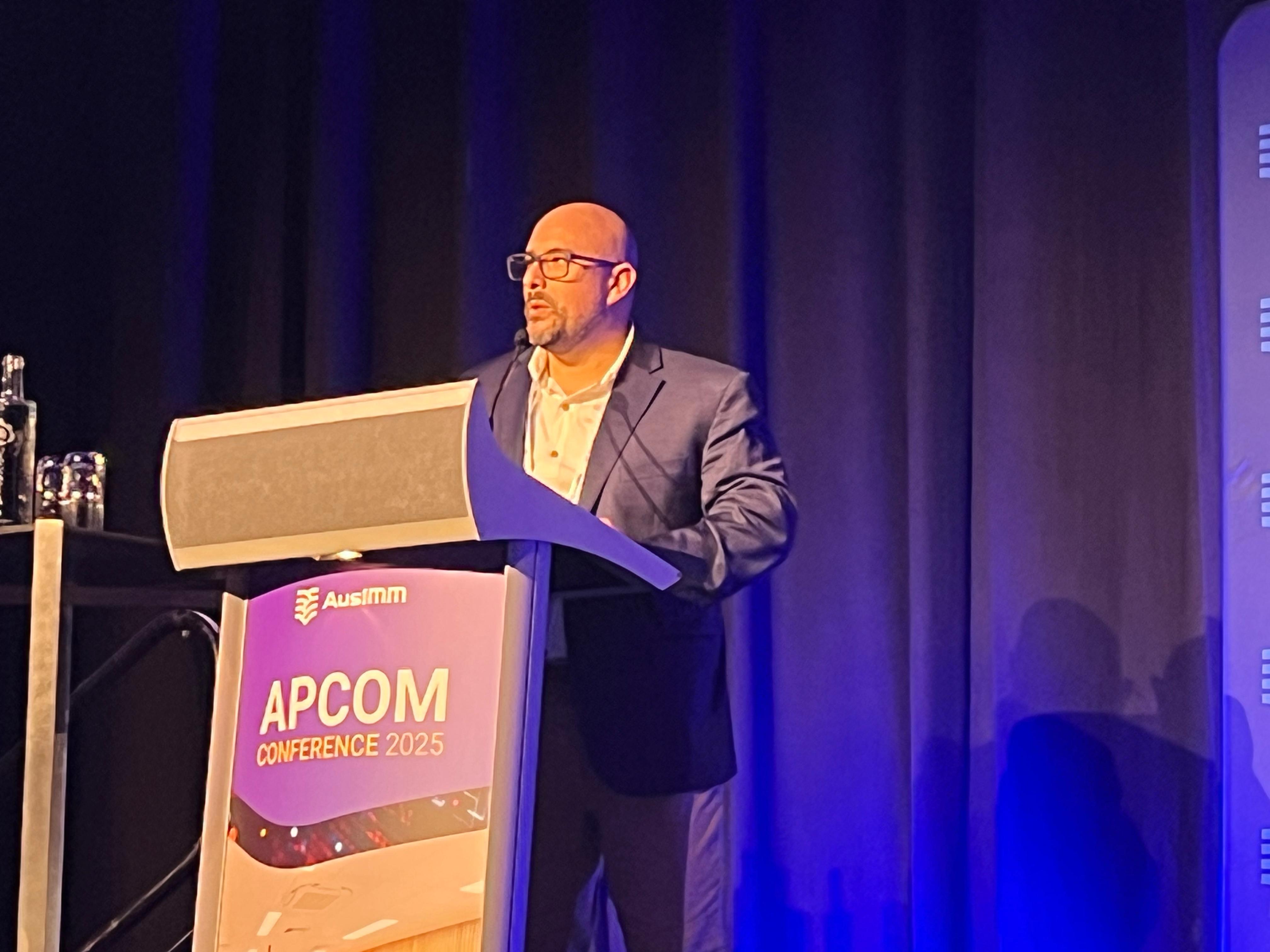 Presentación en APCOM 2025